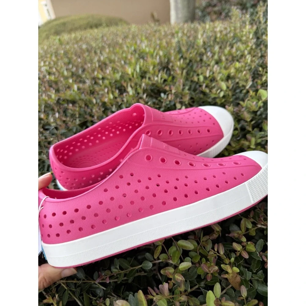 Native Jefferson Hollywood Pink/Shell White Slip On Junior Size J5 New With Tags